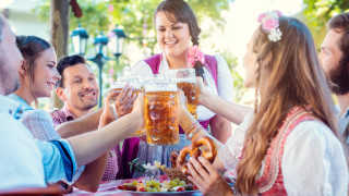 Баварското народно празненство Oktoberfest възниква през 1810 г и оттогава до