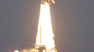„Атлантис" излетя успешно към космическата станция