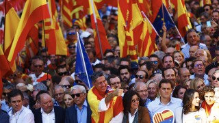 Десетки хиляди каталунци се събраха в центъра на Барселона на