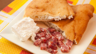 Италия и пица са взаимно свързани Ако искаме да хапнем