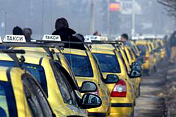 Такситата в София минаха на бензин