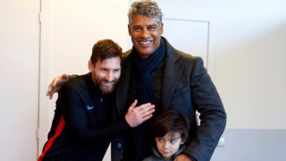 Бившият треньор на Барселона Франк Рийкард посети една от последните тренировки