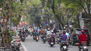 Японското правителство и водещи производители на мотори сред които Honda