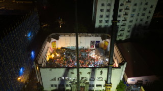 Най малко 11 души загинаха при срутване на покрива на физкултурен