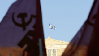 Близо половината германци искат Гърция да напусне еврозоната