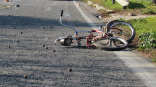 Кола блъсна 10 годишно дете изскочило внезапно с велосипеда си на