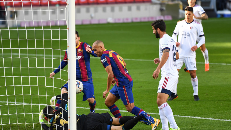 Барселона разгроми Осасуна с 4:0 в първия неделен мач от