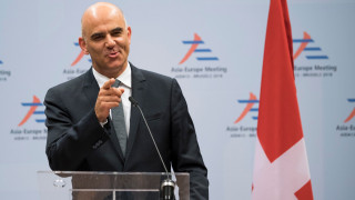 Хубаво е да бъдем скучни в тези несигурни времена заяви