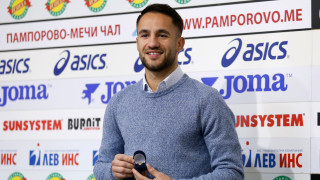 Халфът на Левски Борислав Цонев получи едва днес наградата си