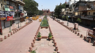 В Ню Делхи столицата на Индия влизат строги ограничителни мерки