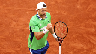 Григор Димитров започна сезона на трева с категоричен успех над