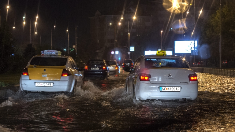 Най-малко 20 жертви в Скопие заради бури и наводнения