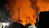  Мигранти подпалиха лагера си на гръцкия остров Самос, полицията ги спря от вендета 