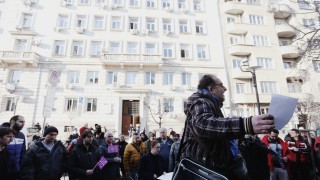 Служители на Топлофикация София протестираха пред сградата на Столична община