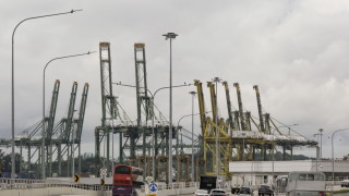 Икономиката на Сингапур се сви с повече от 40 през