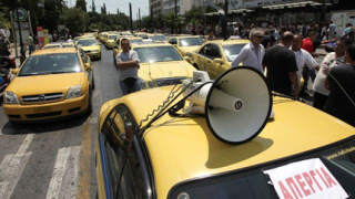 Оставка на правителството поискаха таксиджиите в Гърция