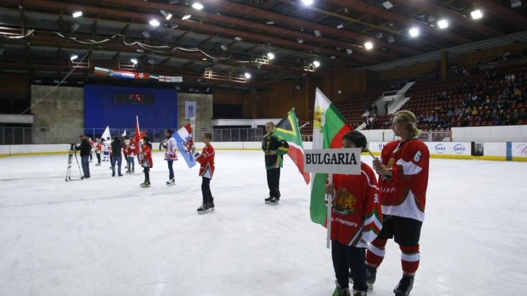 България загуби финала на световното по хокей в група III