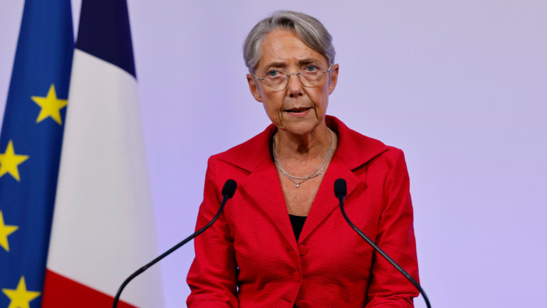 Френският премиер Елизабет Борн предупреди правителството, че може да се