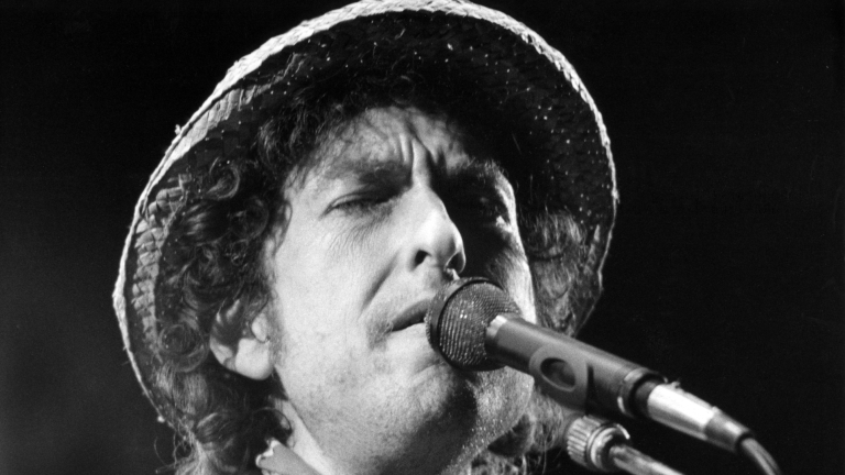 Нобеловият комитет спря да чука на вратата на Боб Дилън