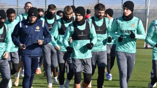 Ботев Пловдив ще премери сили с Дреница който е на