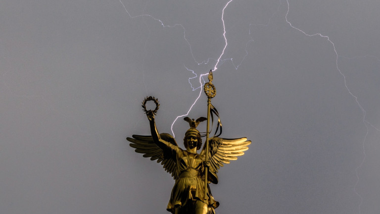 Най-малко 20 души са ранени при гръмотевични бури в Източна Германия