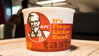 Защо  KFC следва само 11 души в Twitter
