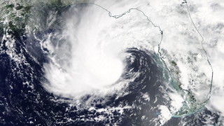 Хиляди хора са били принудени да се евакуират по крайбрежието