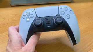 По-голям ли е джойстикът на PlayStation 5 от предшественика си