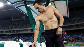 Рено Лавийени продължава упорито да тренира Световният рекордьор в овчарския