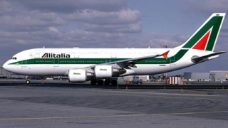Арестуваха 19 служители на Alitalia заради кражби на багаж