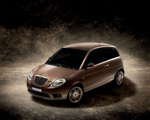 Lancia представя съвместен модел с Versace (галерия)