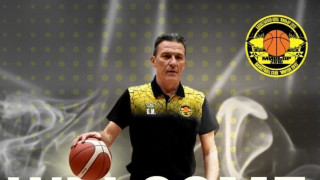 Треньорът на Миньор Перник Георги Младенов бе доста афектиран след