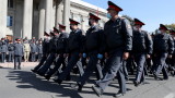  Армията и полицията в Киргизстан приканиха политиците да се схванат и да върнат законноста 
