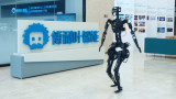  Китайска компания стартира всеобщо произвеждане на човекоподобни роботи 
