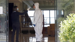 Гърция съобщи че носенето на маски в магазините и на