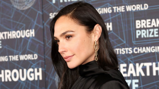 Гал Гадот си е същинска Жена чудо не само в