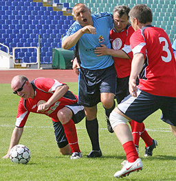 Бойко Борисов чупи крак по време на футбол