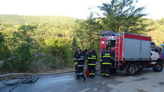 Пламнала кола с газова уредба вдигна на крак бургаските пожарникари