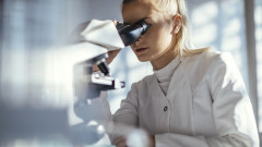 България е на трето място в ЕС по дял на жени, работещи в научната и инженерната сфера