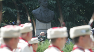Фандъкова: За Левски да говорят творци и историци, не политици
