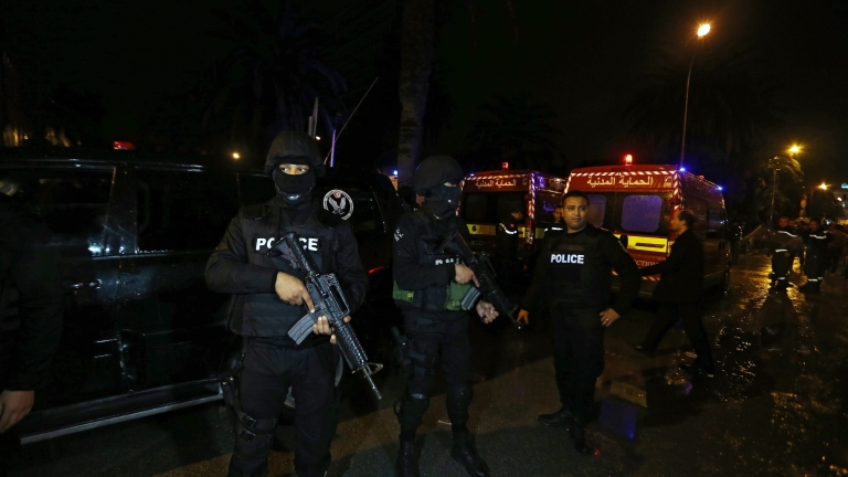 Взривиха автобус на президентската охрана в Тунис, има жертви 