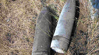Учебни снаряди захвърлени край пътя Асеновград-Кърджали