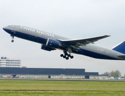 Самолет на United Airlines се приземи аварийно