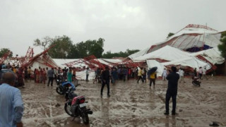 Най малко 14 души са загинали и повече от 50 са