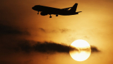  Съединени американски щати пробват да блокират поглъщането на най-евтиния авиопревозвач 