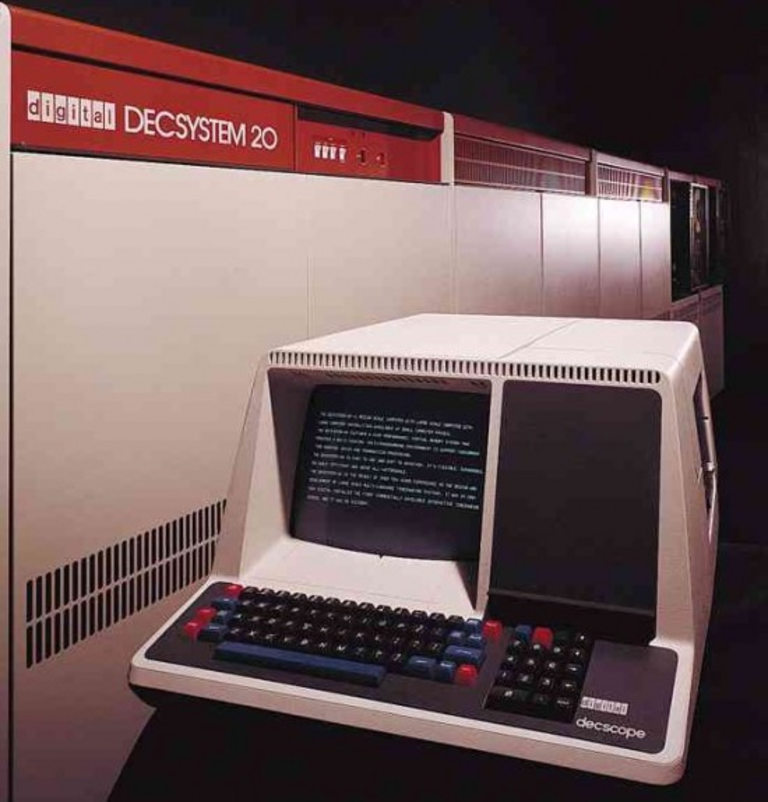 Компютърът, рекламиран с първото спам съобщение