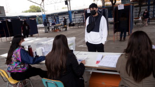 Ниска активност регистрираха властите на изборите в Чили Събота първият
