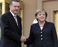 В Турция засегнати от искане на Меркел