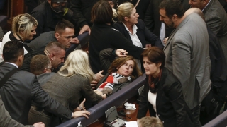 Поредни сблъсъци в косовския парламент