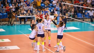 Българските волейболистки Петя Баракова и Ева Янева и техният Девелопрес